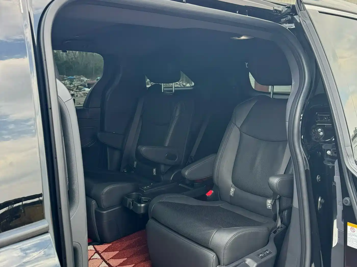 Toyota Sienna 2021 2.5L Hybrid Premium Edition фото 6