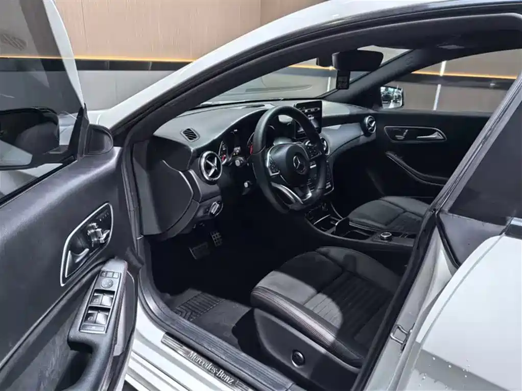 Mercedes-Benz CLA (Import) 2016 CLA 220 4MATIC фото 5