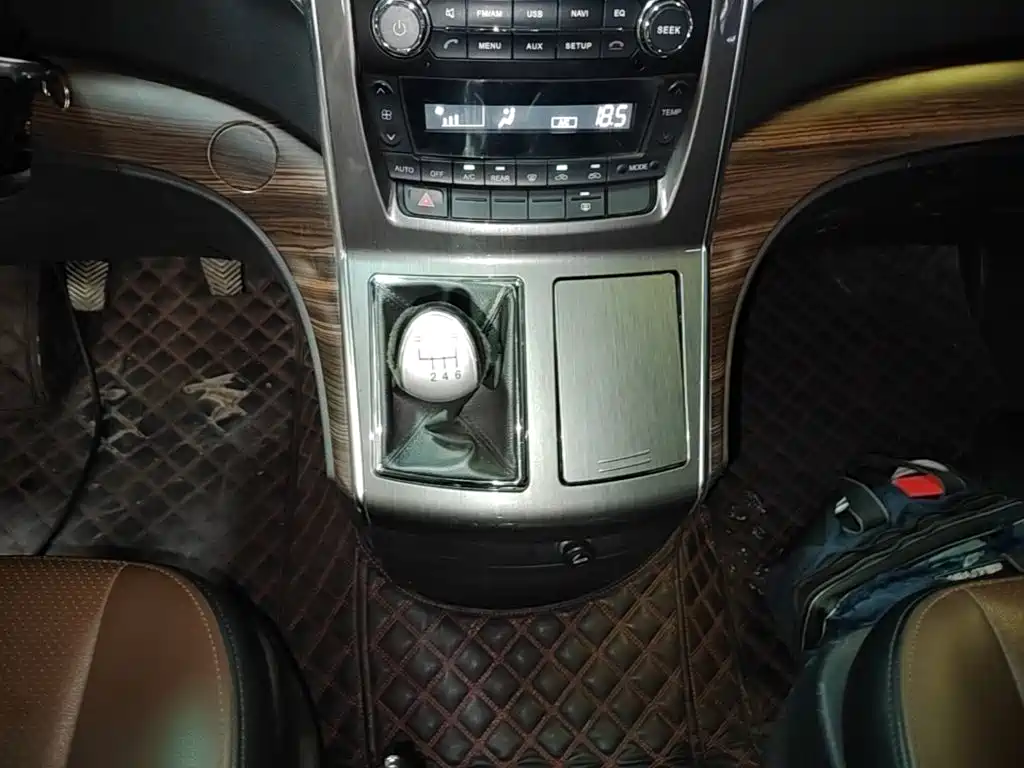 Dongfeng Fengxing Fengxing CM7 2016 2016 2.0T Manual Luxury