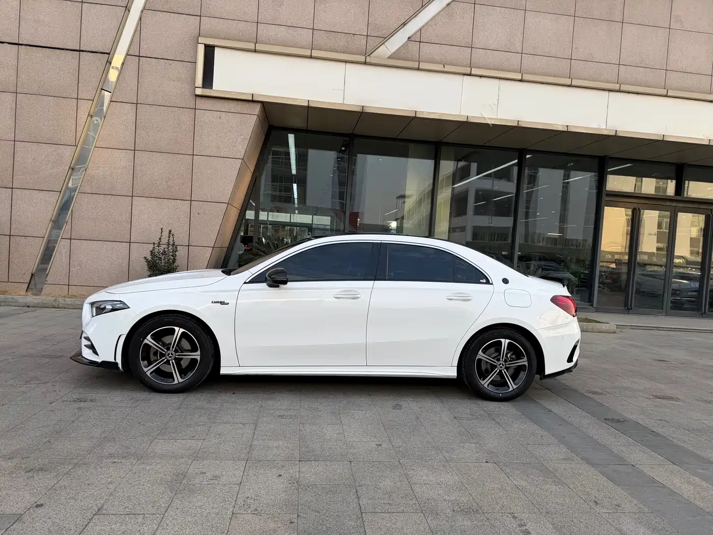 Mercedes-Benz A-Class 2024 A 200 L Fashion Edition фото 4