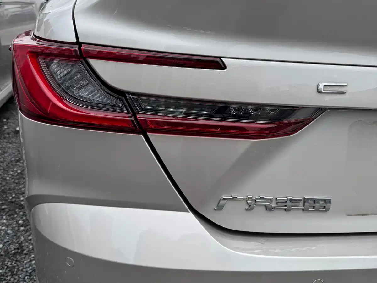 Toyota Camry 2024 Hybrid 2.0HE Elite Edition фото 22