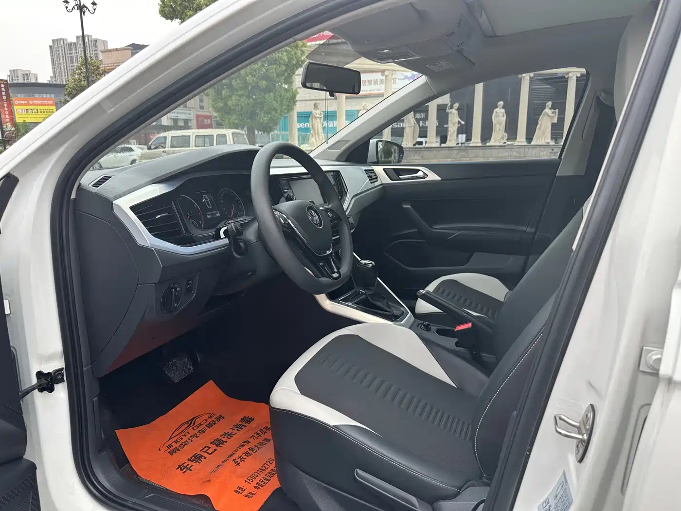 Volkswagen Polo 2019 Plus 1.5L Automatic Colorful Tech Edition фото 4