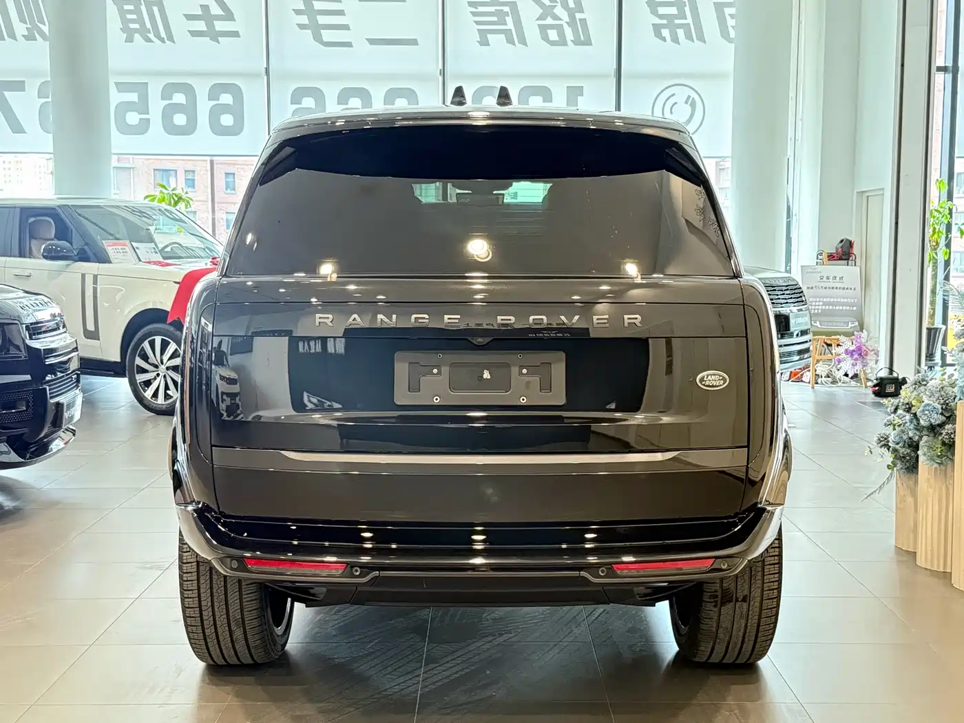 Land Rover Range Rover 2024 3.0 L6 400PS Exemplary Extended фото 26