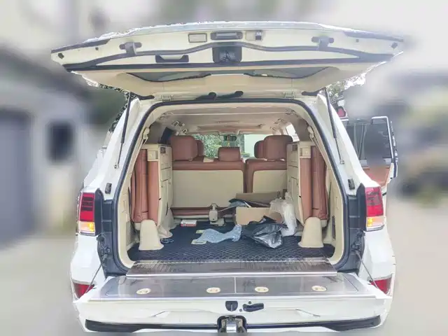 Toyota Land Cruiser (Import) 2015 4.6L V8 Middle East Limited Edition — фото 5
