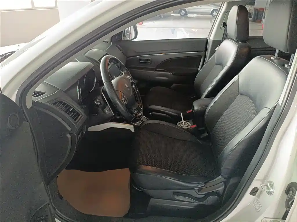 Peugeot 4008 (Import) 2013 2.0L 4WD Fashion фото 11