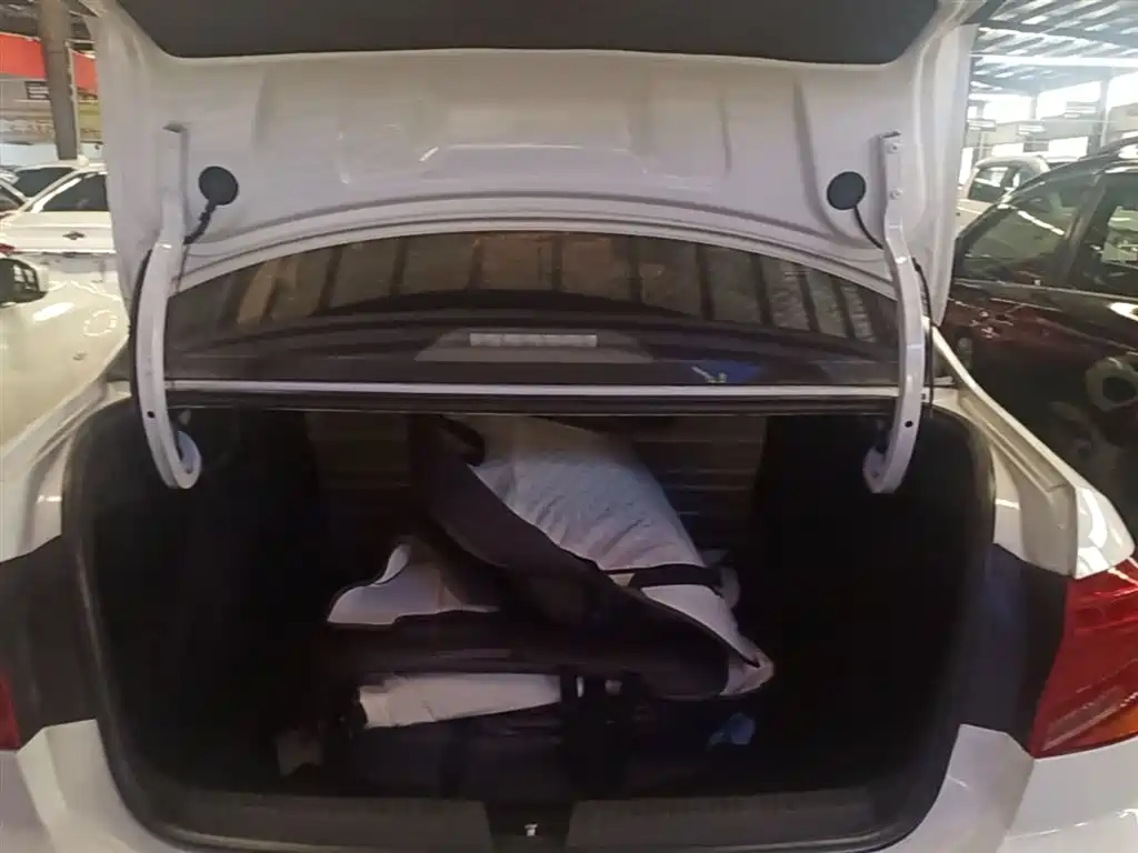 Volkswagen Jetta 2017 1.5L Automatic Fashion фото 19