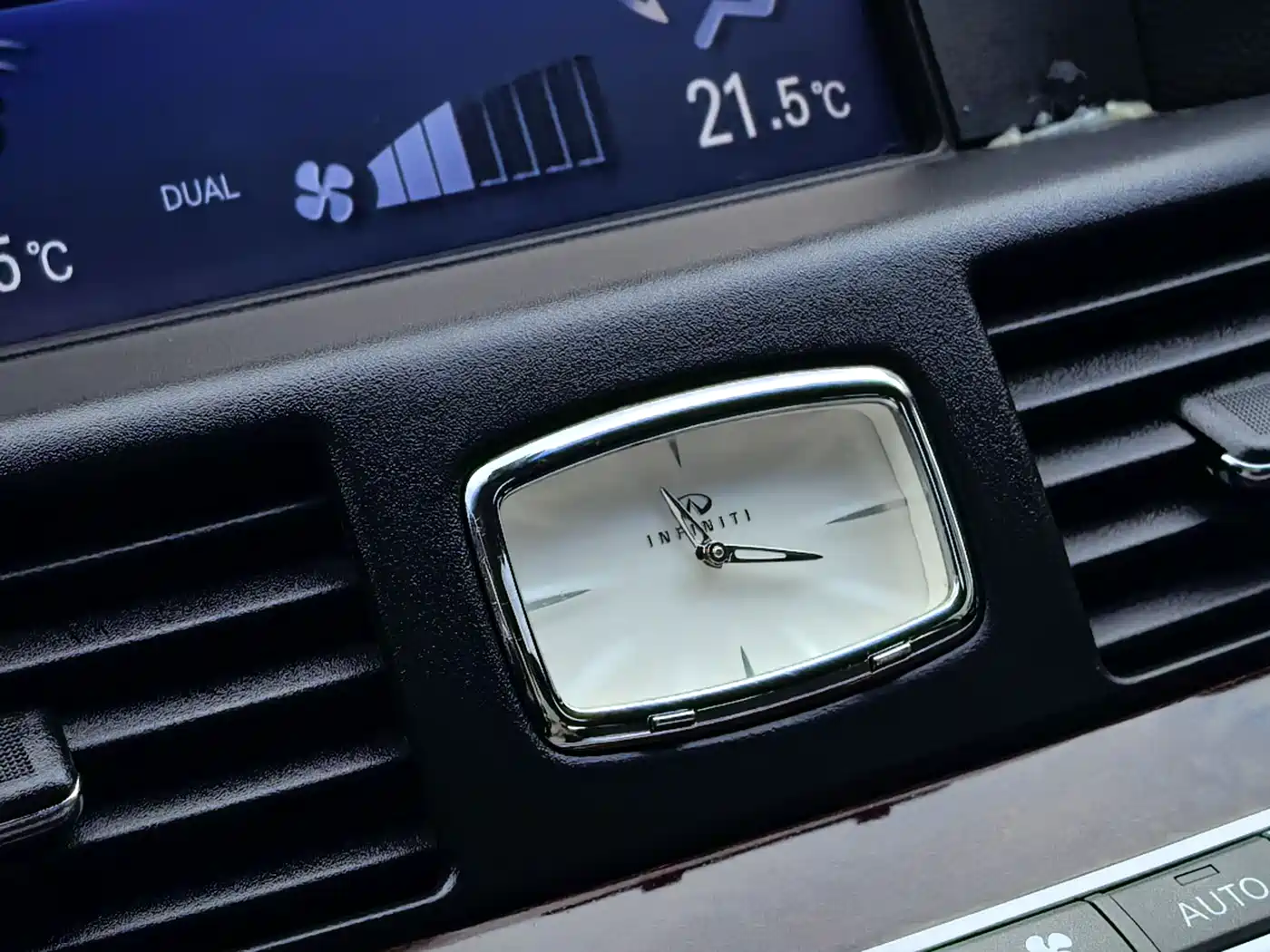 Infiniti Q70 2015 Q70L 2.5L Enjoyment Edition фото 44