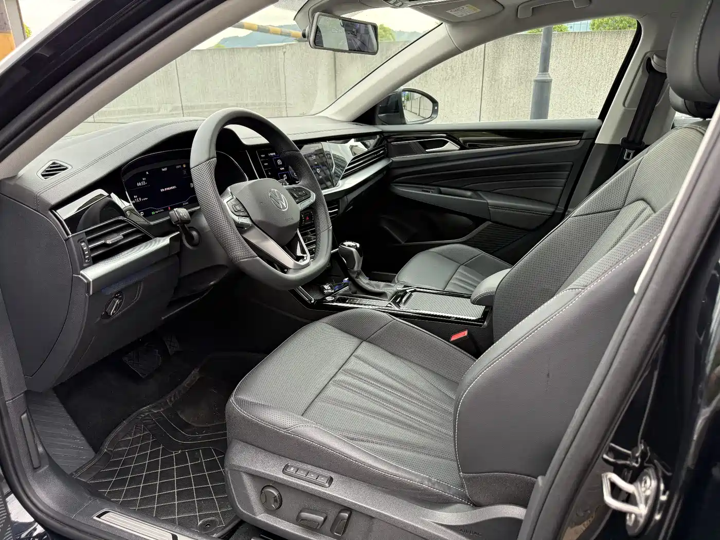 Volkswagen Passat 2025 Outstanding 380TSI Dragon Glory Edition фото 8