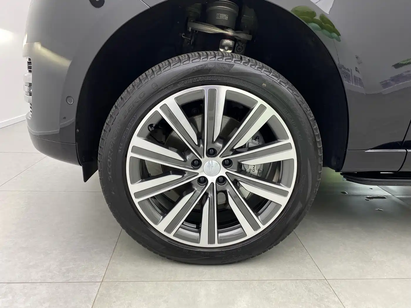 Land Rover Range Rover 2025 2025 3.0 L6 400PS Genesis Extended Wheelbase