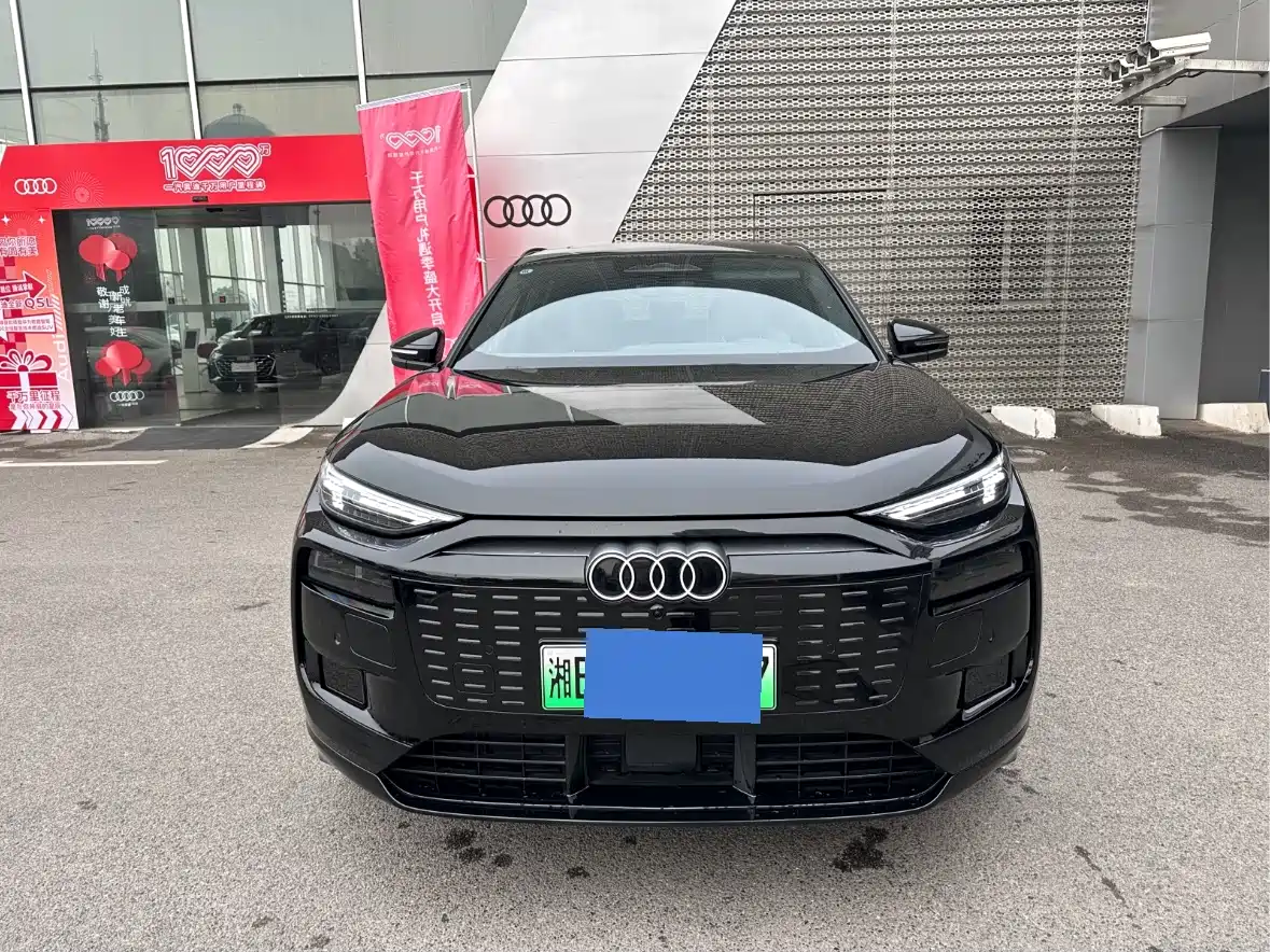 AUDI Q6L E TRON