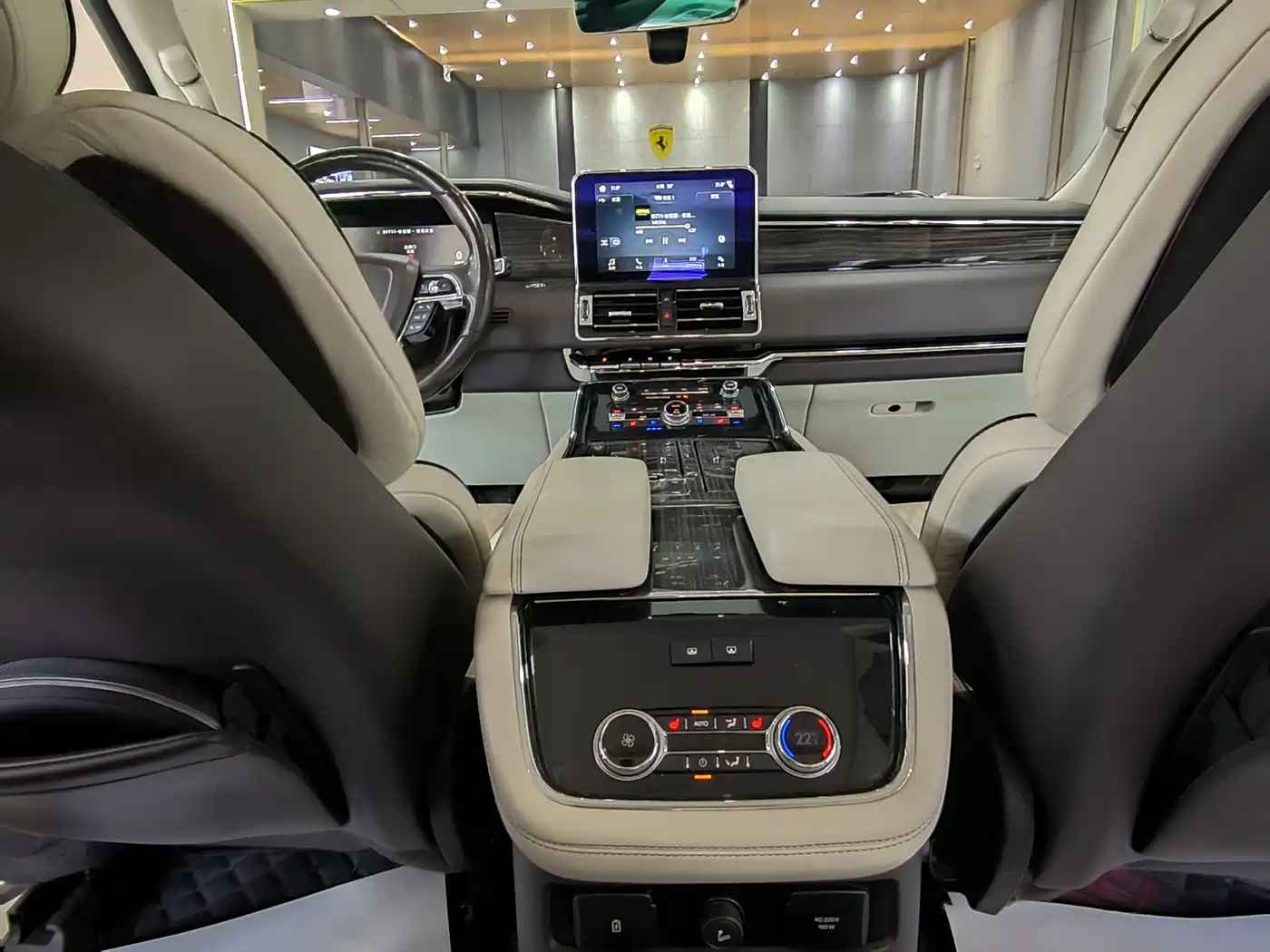 Фото 7 - Lincoln Navigator