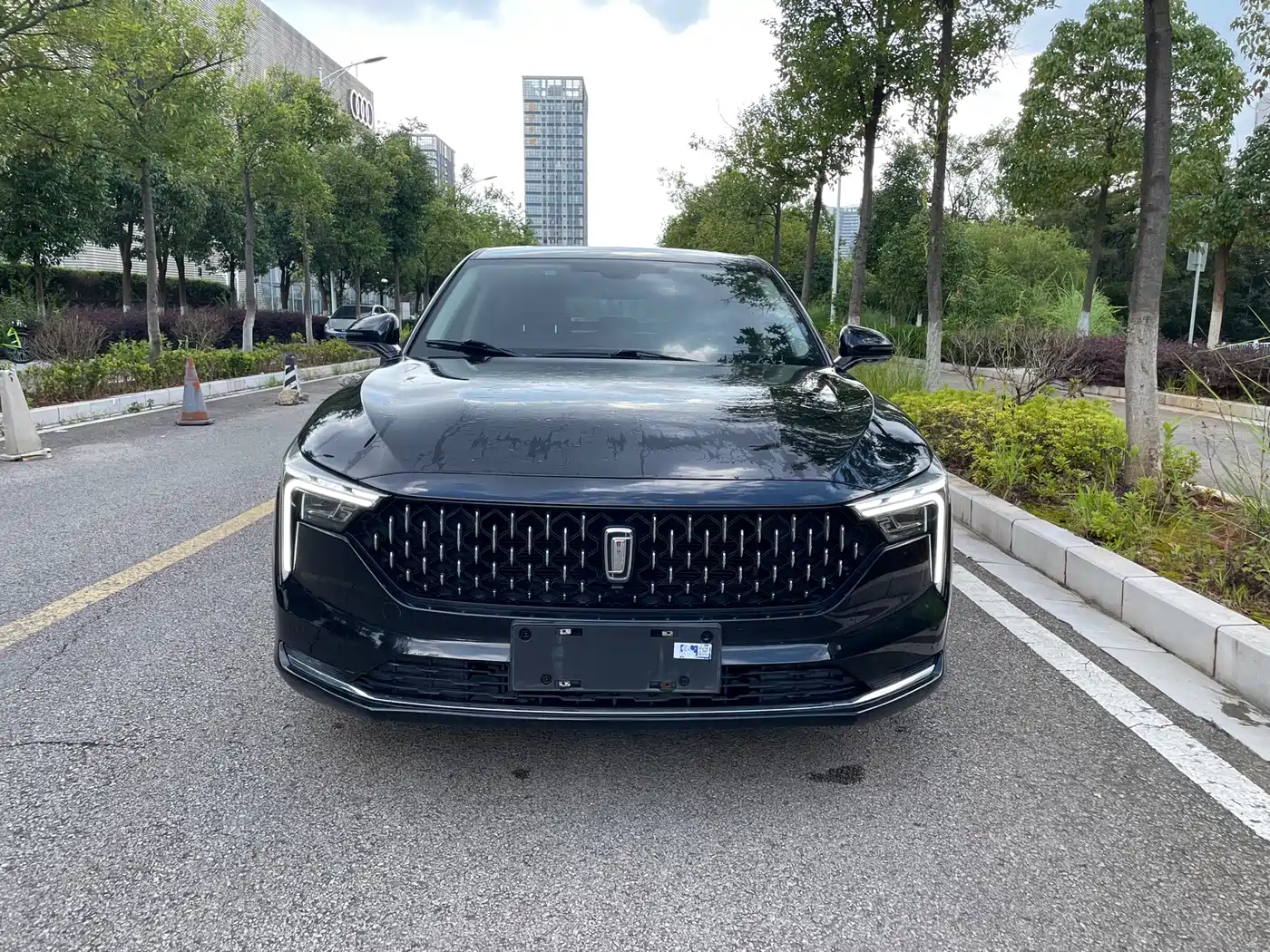 Photo 2 - Besturn B70