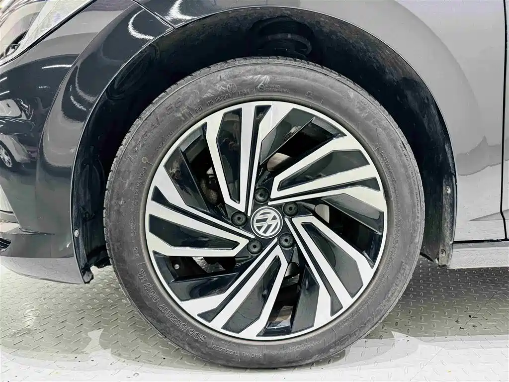 Volkswagen Sagitar 2021 280TSI DSG 30th Anniversary Edition фото 10