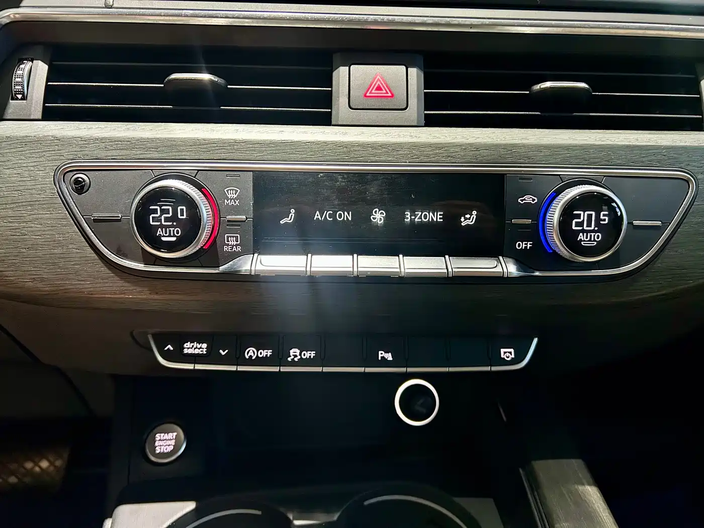 Фото 20 - Audi A4L