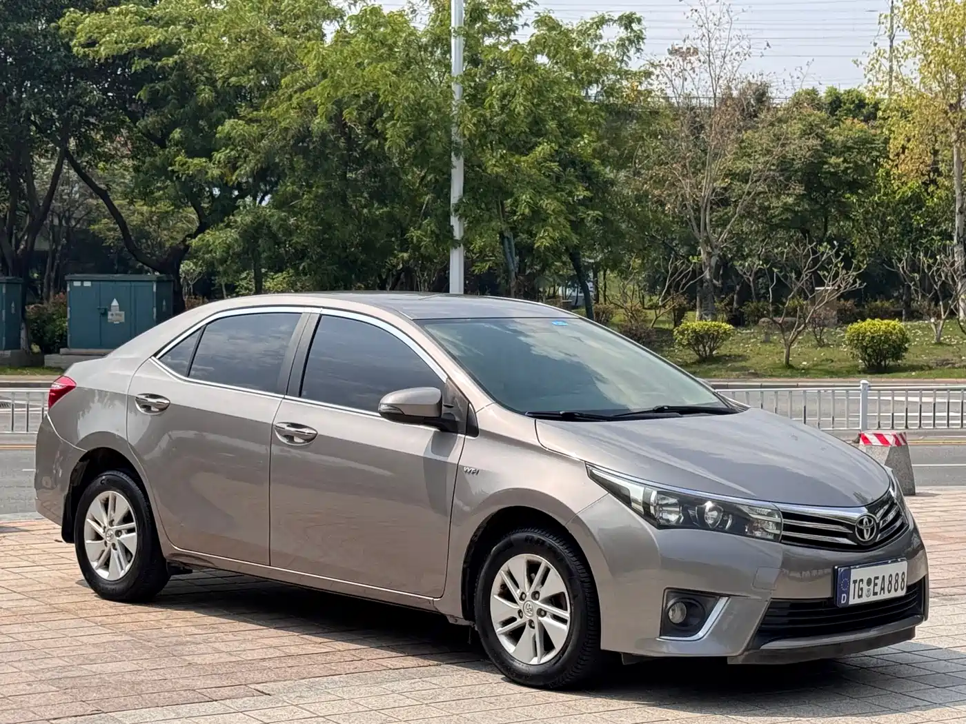 Toyota Corolla 2014 1.6L CVT GL фото 3