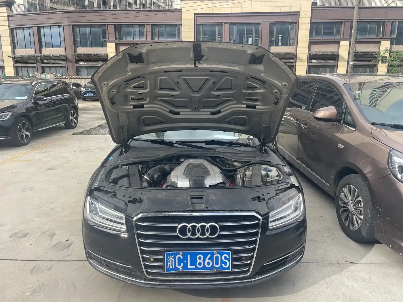 Фото 22 - Audi A8
