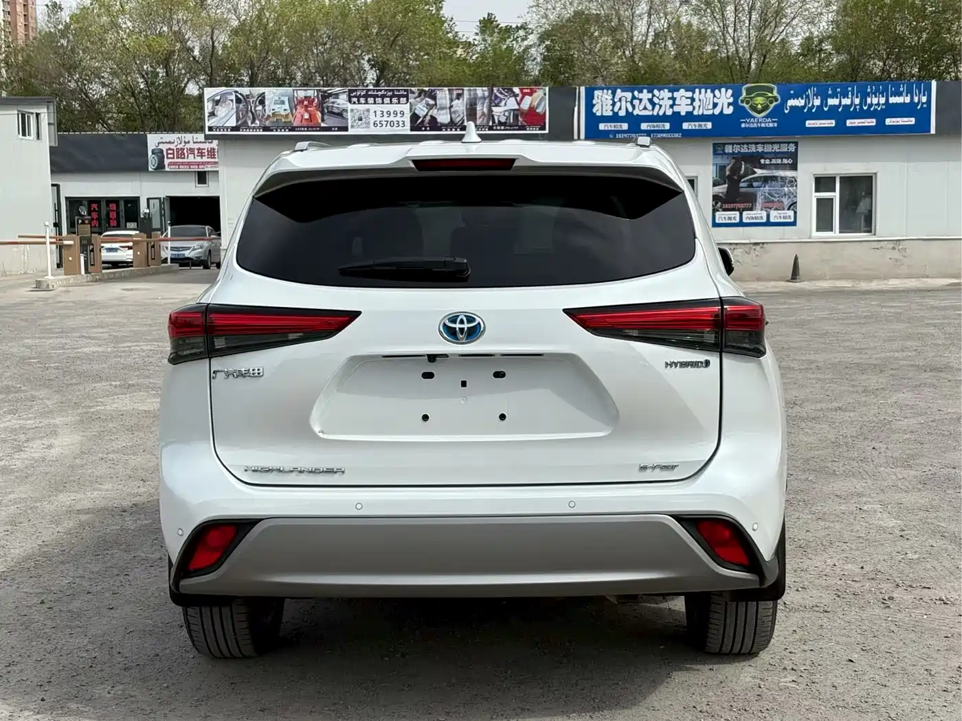 Toyota Highlander 2023 2.5L Smart Hybrid Dual Engine AWD Premium 7-Seater фото 8