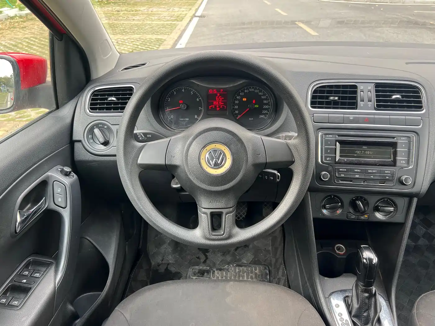 Volkswagen Polo 2013 1.6L Automatic Comfort Edition фото 19