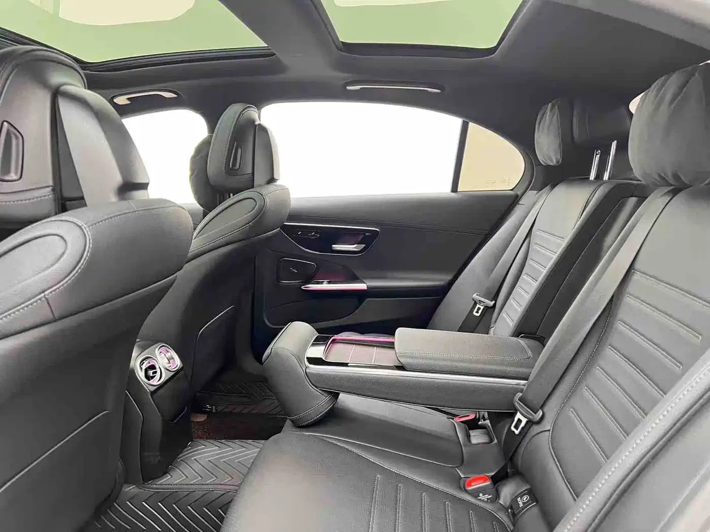Mercedes-Benz C-Class 2024 Facelift C 260 L Sport фото 10