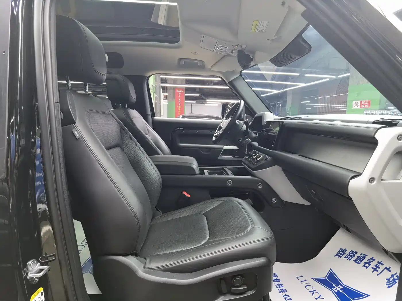 Land Rover Defender 2022 Model 90 3.0T P400 XS фото 9