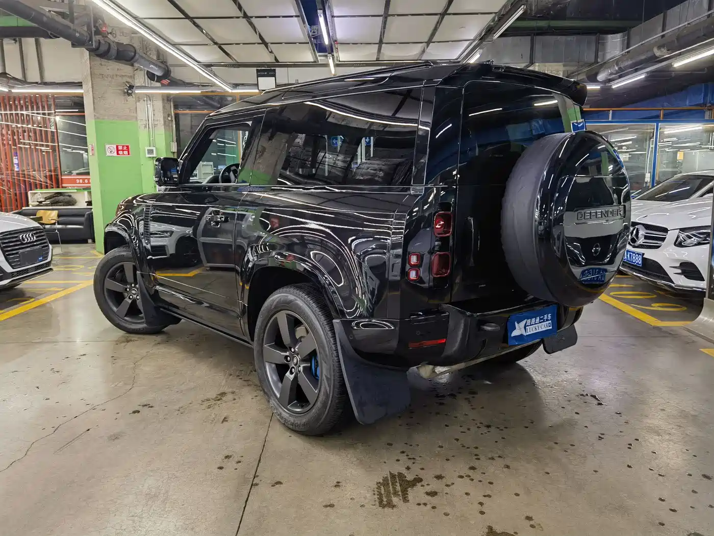 Land Rover Defender 2022 Model 90 3.0T P400 XS фото 4