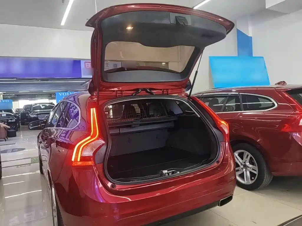 Фото 19 - Volvo V60
