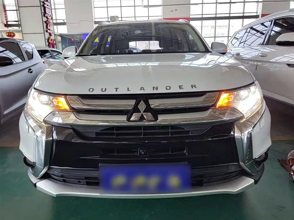 Mitsubishi Outlander 2016 2.4L 4WD Elite Edition 5-seater фото 3