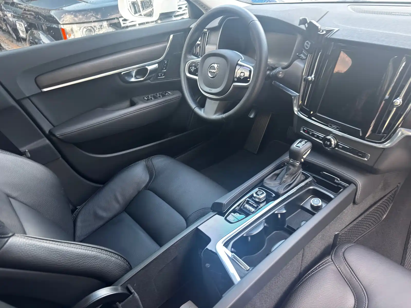 Фото 14 - Volvo V90