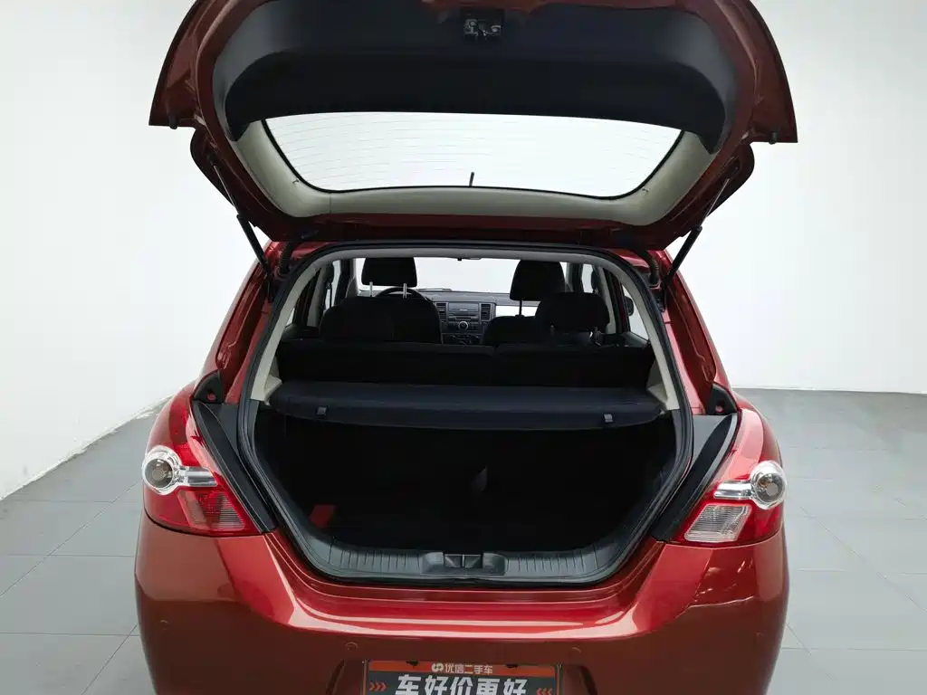 Nissan Tiida 2008 2008 1.6L Manual Fashion