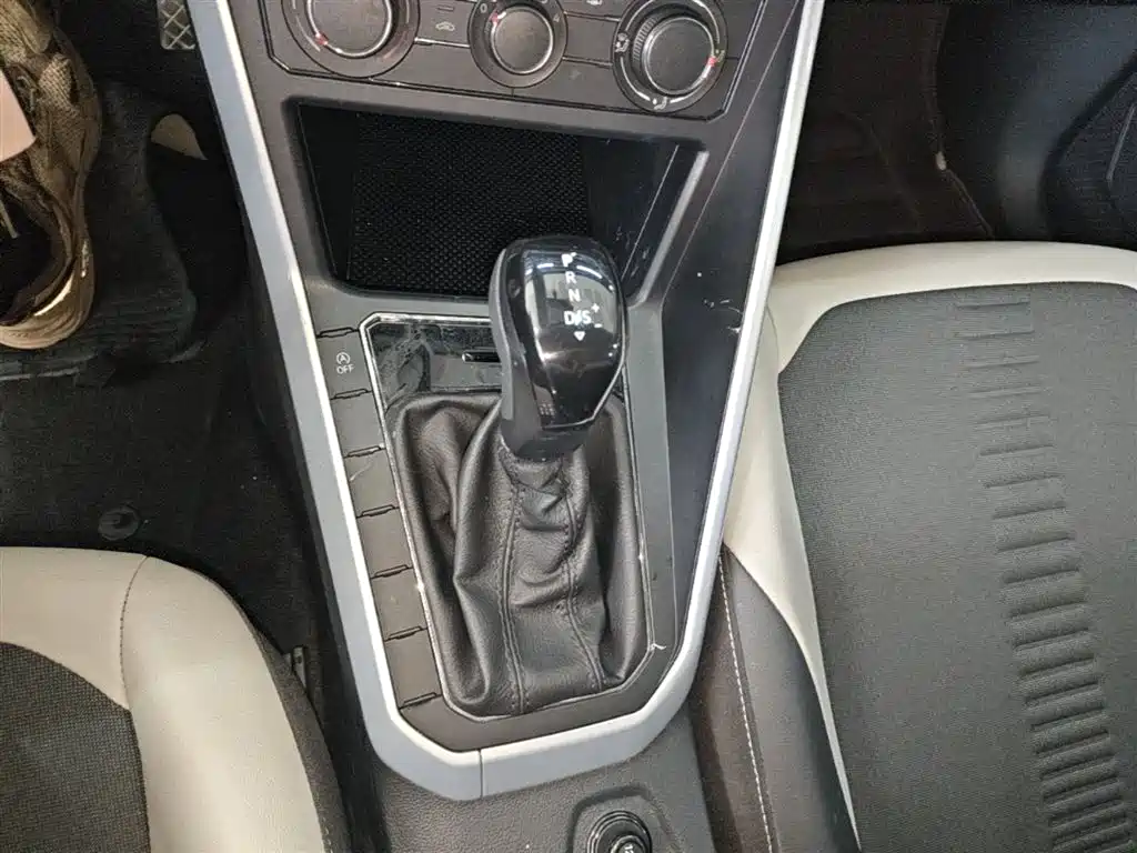 Volkswagen Polo 2019 Plus 1.5L Automatic Colorful Tech Edition фото 14