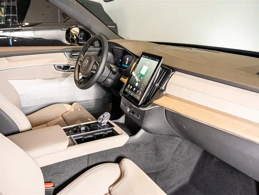 VOLVO XC90 PLUG IN HYBRID