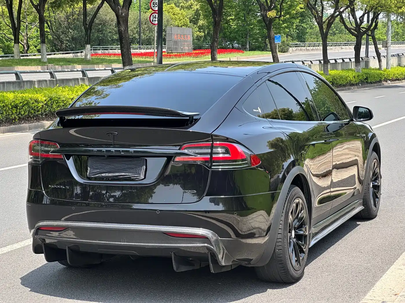TESLA MODEL X