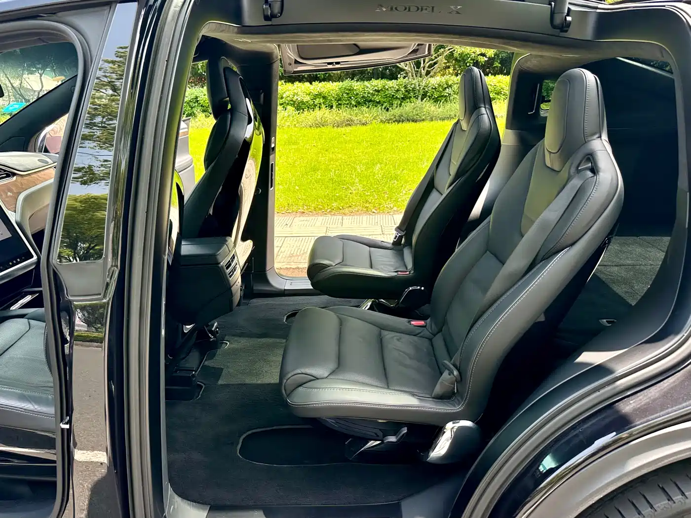 TESLA MODEL X