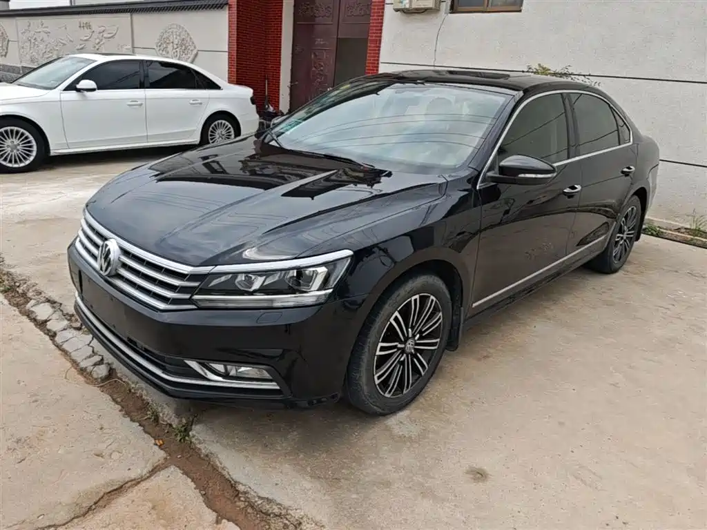 Volkswagen Passat 2017 330TSI DSG Luxury фото 2