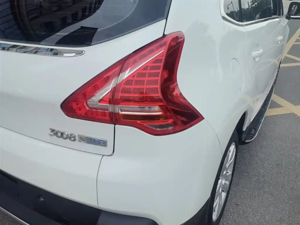Peugeot 3008 2015 1.6THP Automatic Classic Edition фото 8