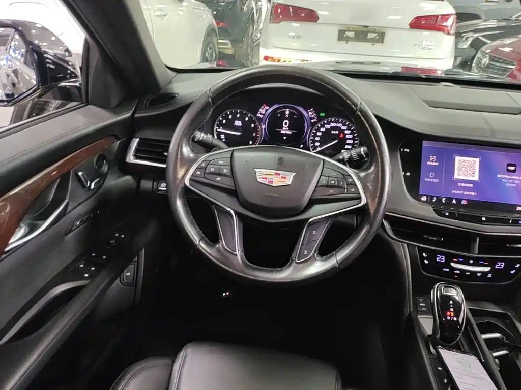 Фото 11 - Cadillac CT6