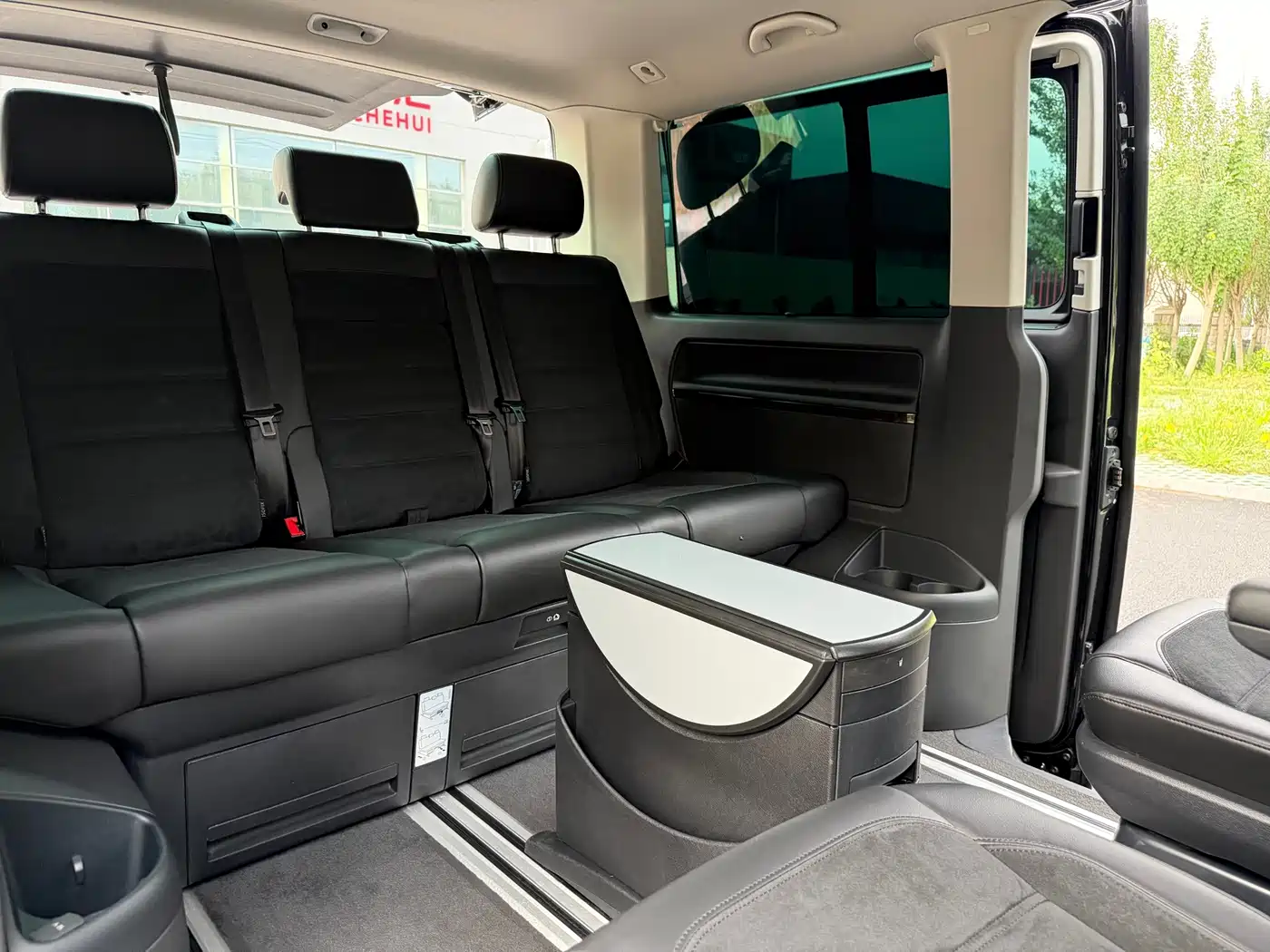 Volkswagen Multivan 2019 2018 2.0TSI 4WD Explorer Edition 7-Seater