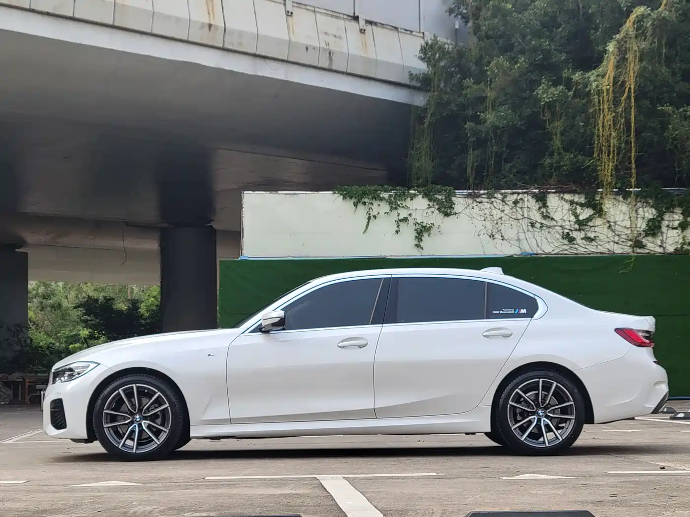 BMW 3-SERIES