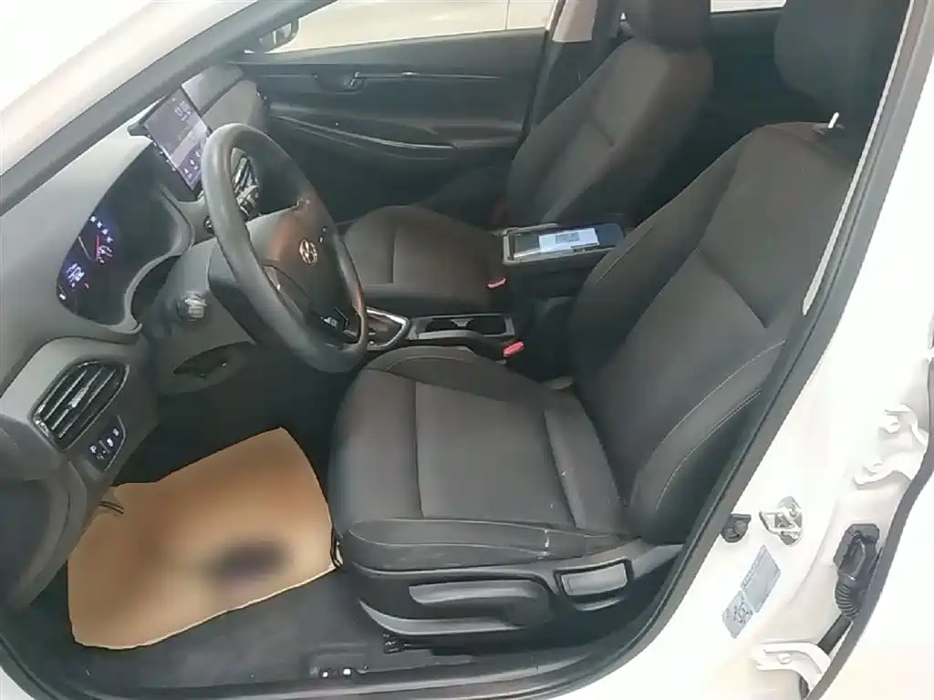 Hyundai Elantra 2018 1.6L Automatic Pleasing Edition GL China VI фото 15