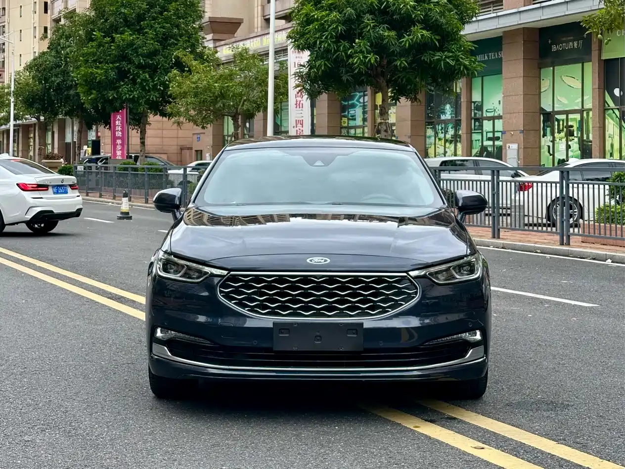 Фото 2 - Ford Taurus