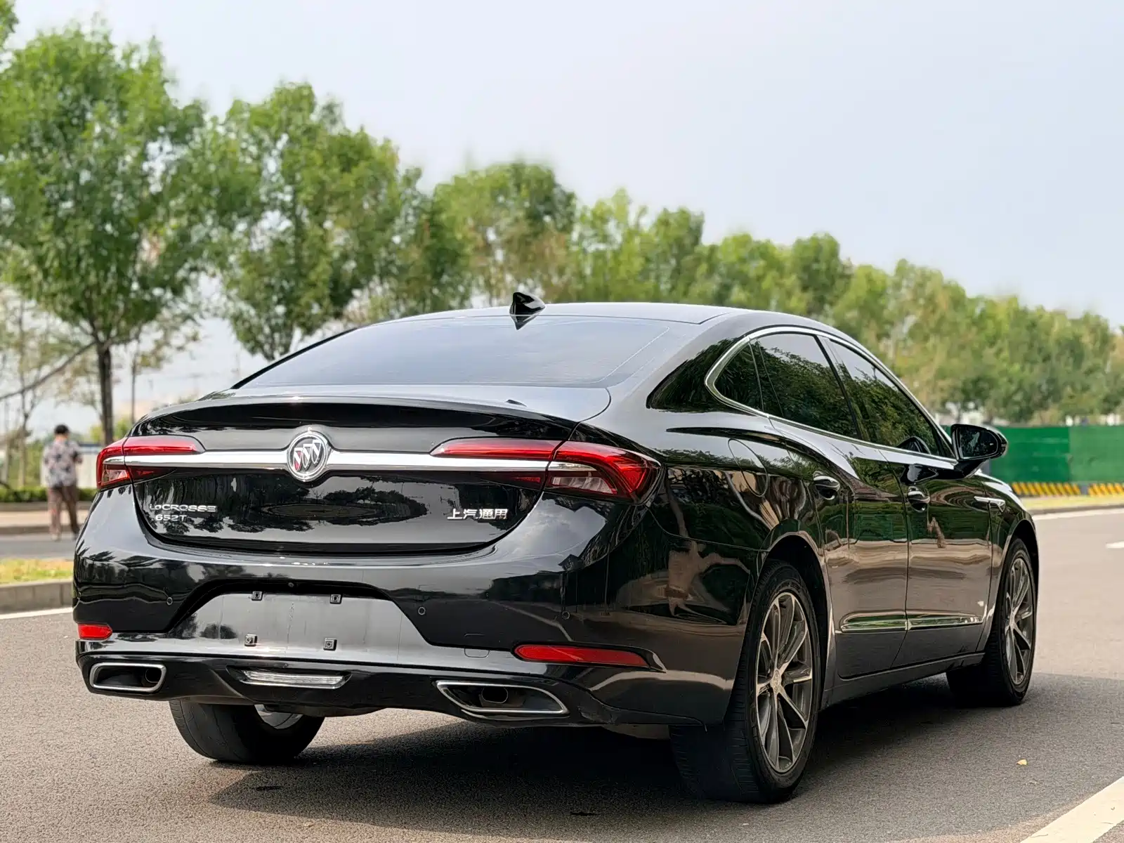 Photo 4 - Buick LaCrosse