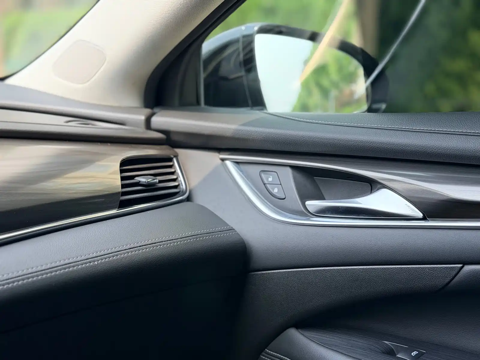 Photo 18 - Buick LaCrosse