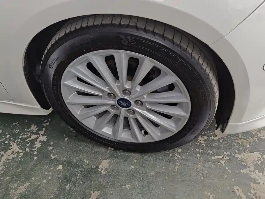 Фото 6 - Ford Focus