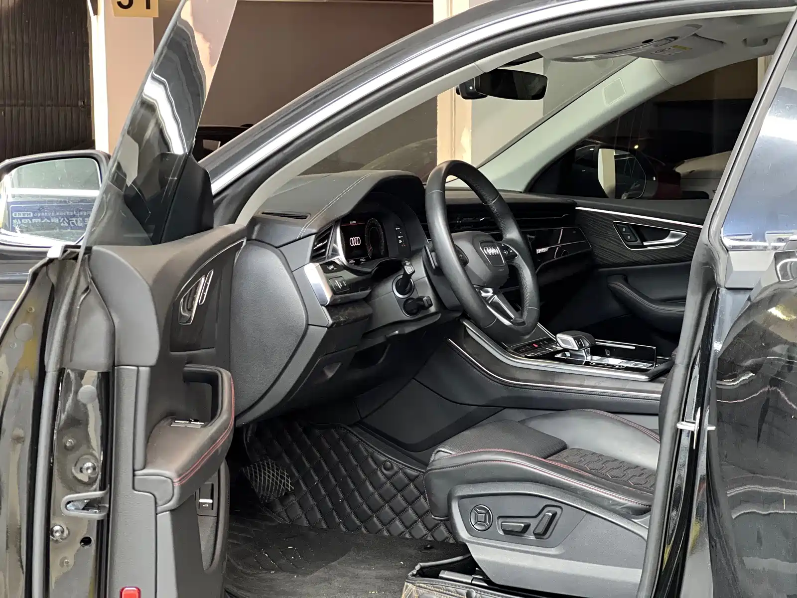 Фото 8 - Audi Q8