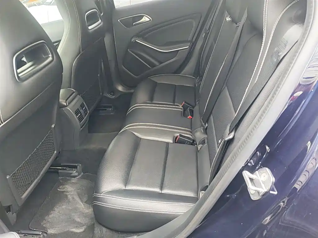 Mercedes-Benz GLA 2018 GLA 200 Dynamic фото 17