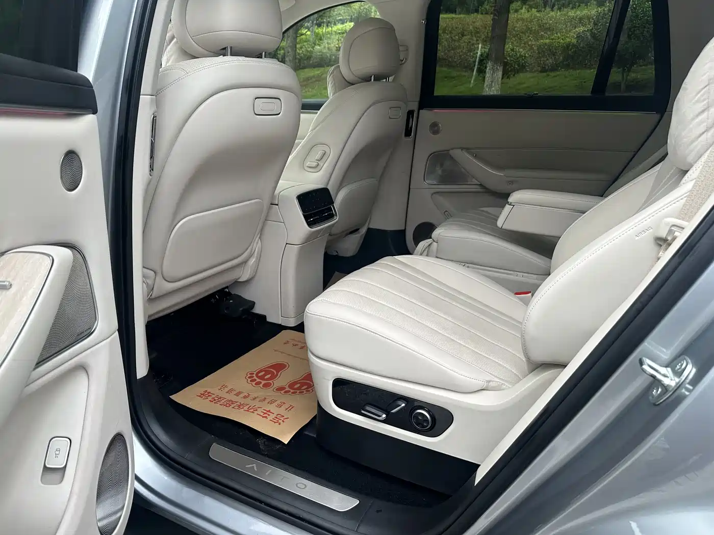AITO Wenjie AITO M8 2025 Extended Range Ultra 53.4kWh 6-Seater фото 11