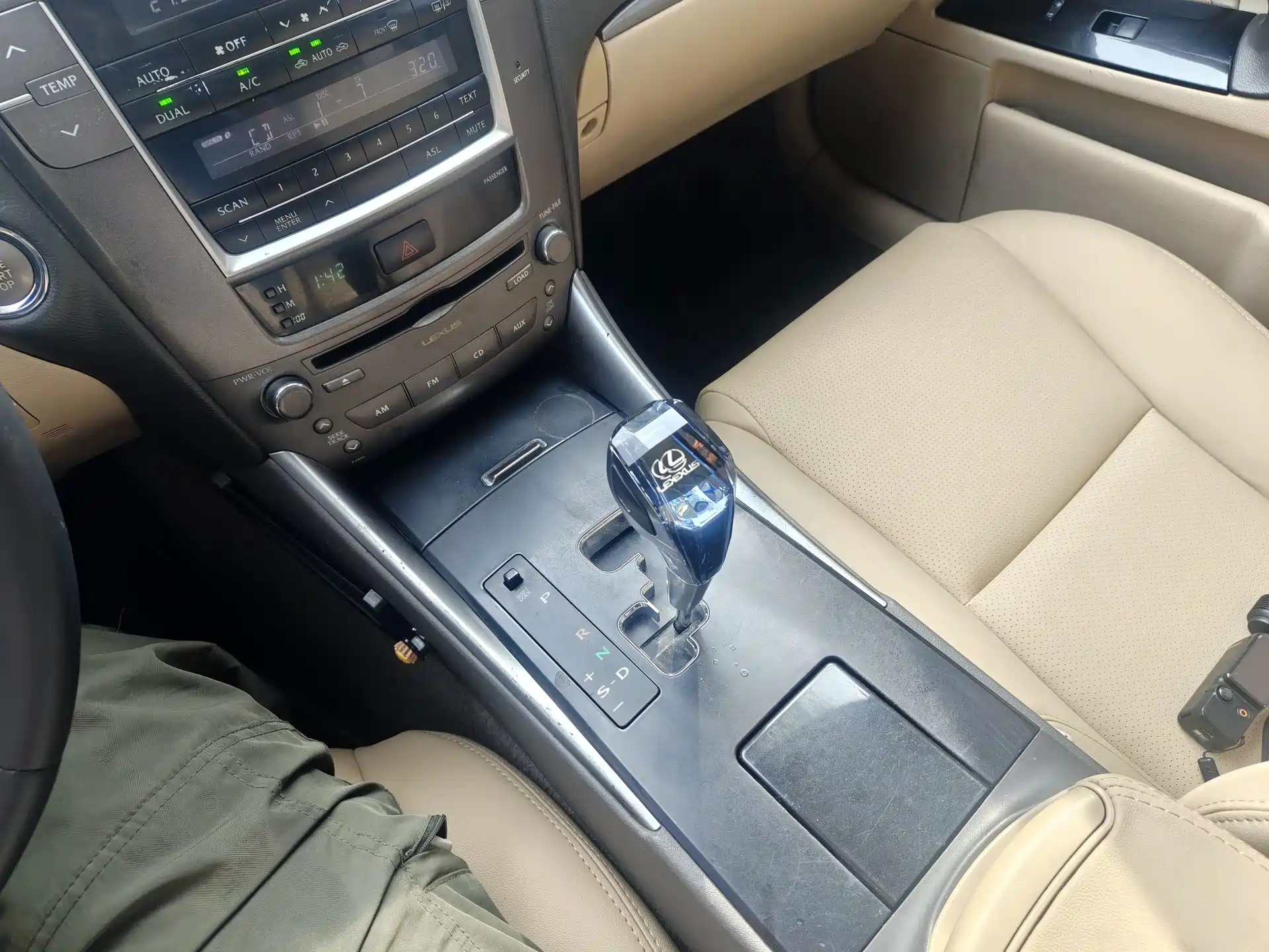 Фото 37 - Lexus IS