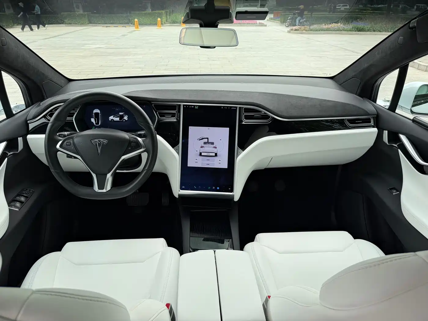 TESLA MODEL X