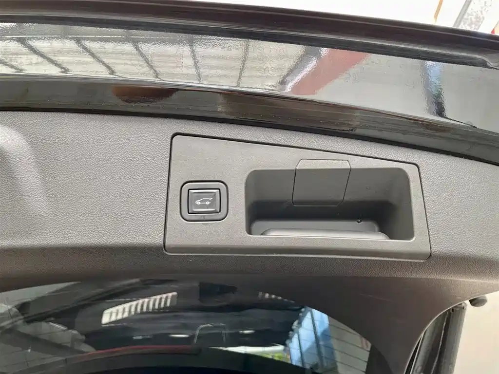 Cadillac XT4 2020 28T FWD Leading Trim фото 20