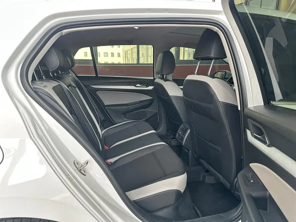 Volkswagen Golf 2023 280TSI DSG Pro фото 12